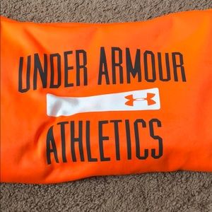 Under armour sweatshirt